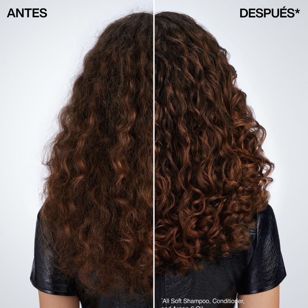 Antes y después de aplicar Redken All Soft Argan 6 Oil en cabello rizado
